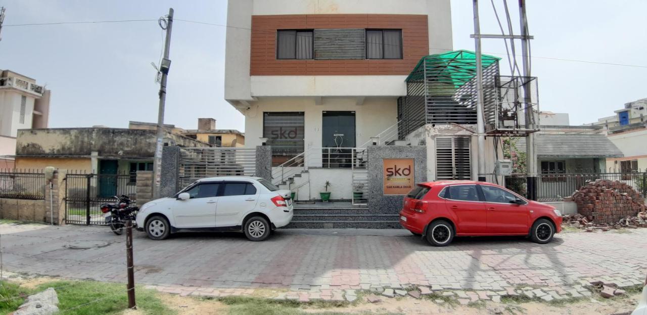 Hotel Sar Kamla Dham Skd Vrindavan Fully Vaccinated Staff المظهر الخارجي الصورة