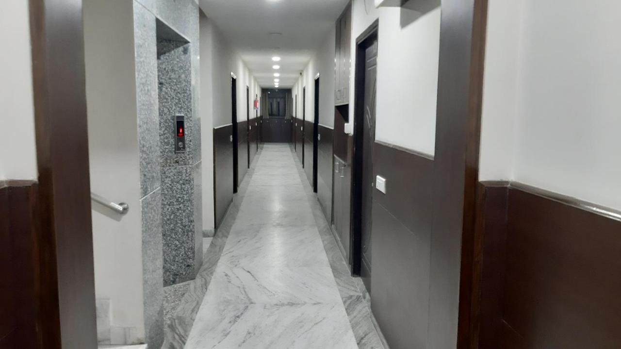 Hotel Sar Kamla Dham Skd Vrindavan Fully Vaccinated Staff المظهر الخارجي الصورة