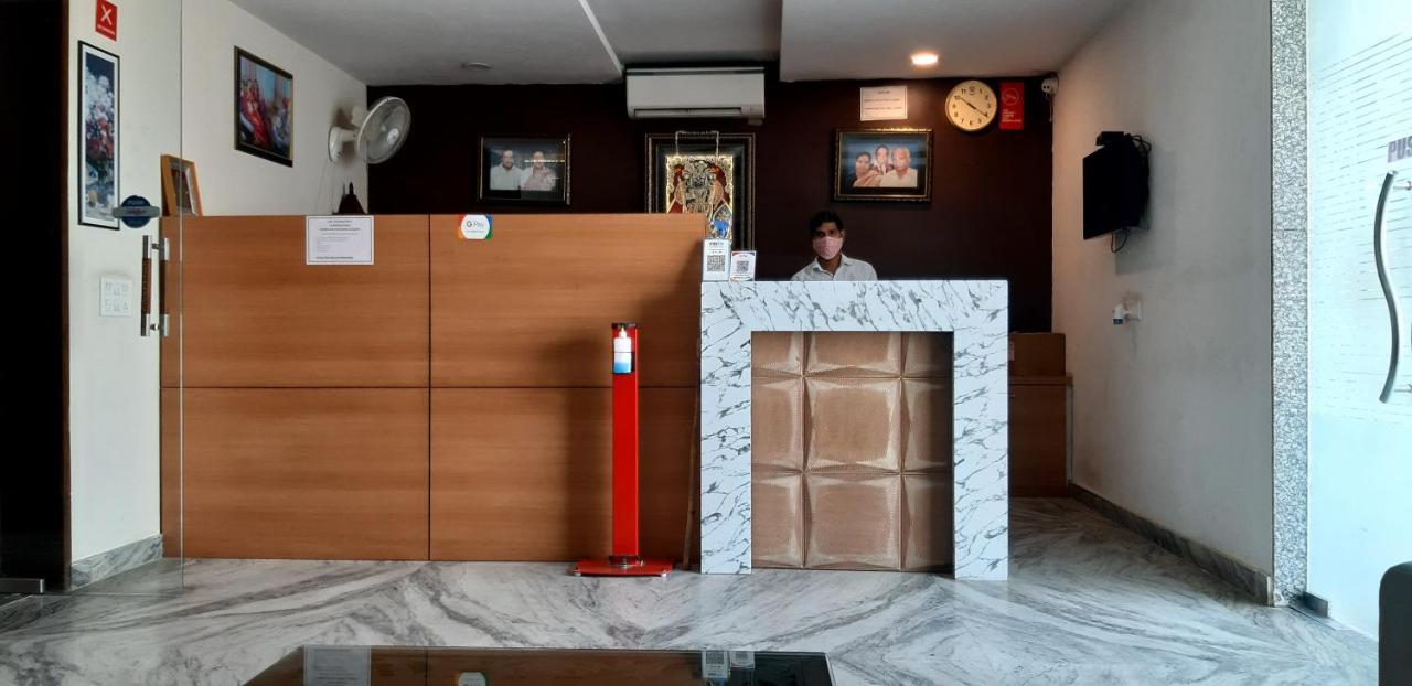 Hotel Sar Kamla Dham Skd Vrindavan Fully Vaccinated Staff المظهر الخارجي الصورة