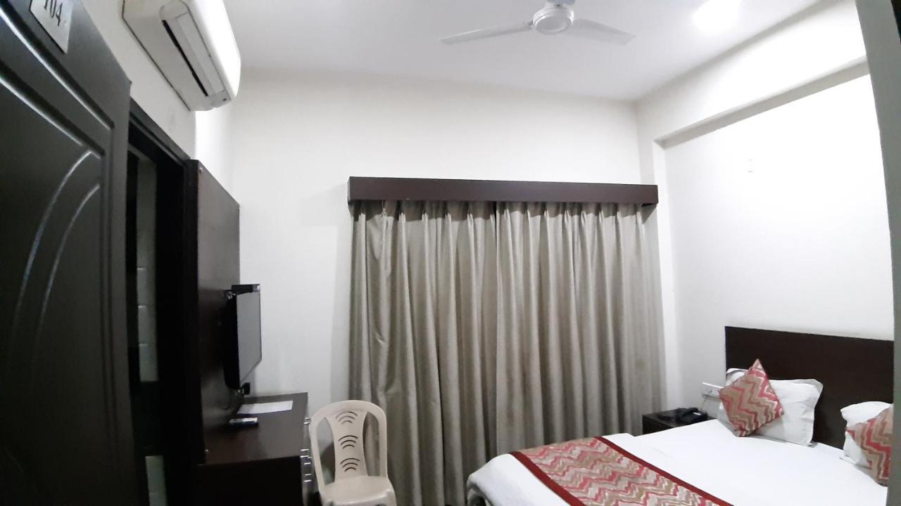 Hotel Sar Kamla Dham Skd Vrindavan Fully Vaccinated Staff المظهر الخارجي الصورة