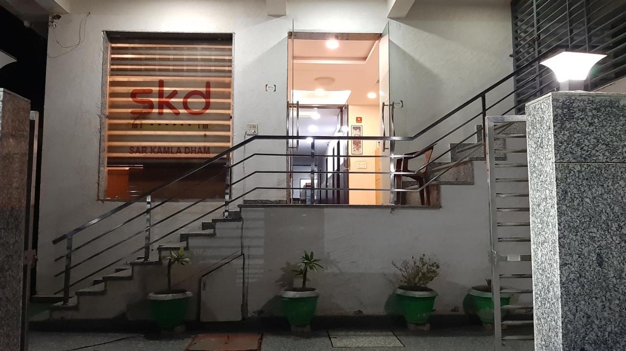 Hotel Sar Kamla Dham Skd Vrindavan Fully Vaccinated Staff المظهر الخارجي الصورة