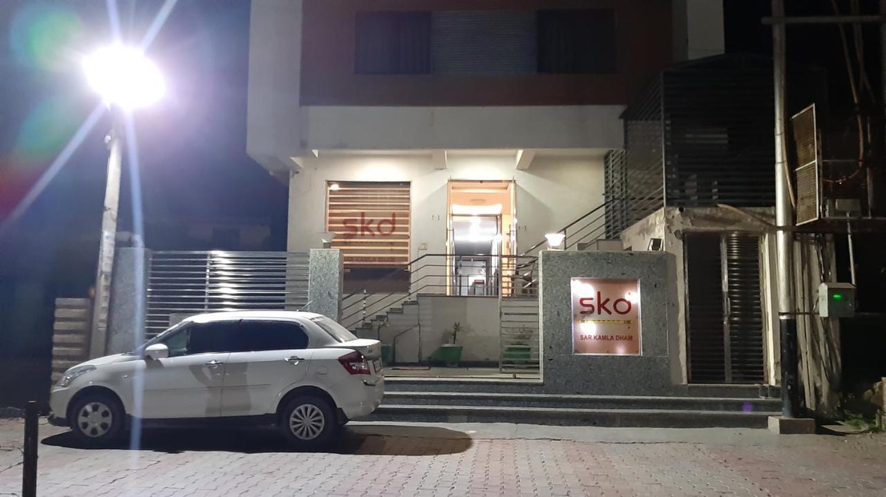 Hotel Sar Kamla Dham Skd Vrindavan Fully Vaccinated Staff المظهر الخارجي الصورة