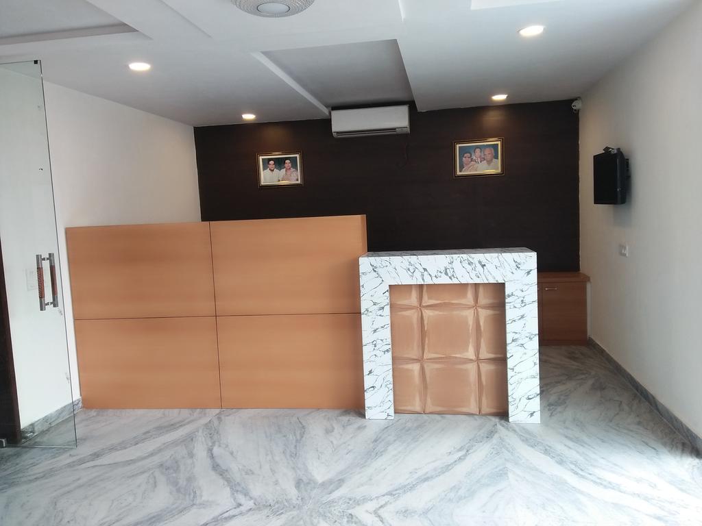 Hotel Sar Kamla Dham Skd Vrindavan Fully Vaccinated Staff المظهر الخارجي الصورة
