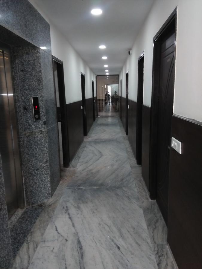 Hotel Sar Kamla Dham Skd Vrindavan Fully Vaccinated Staff المظهر الخارجي الصورة