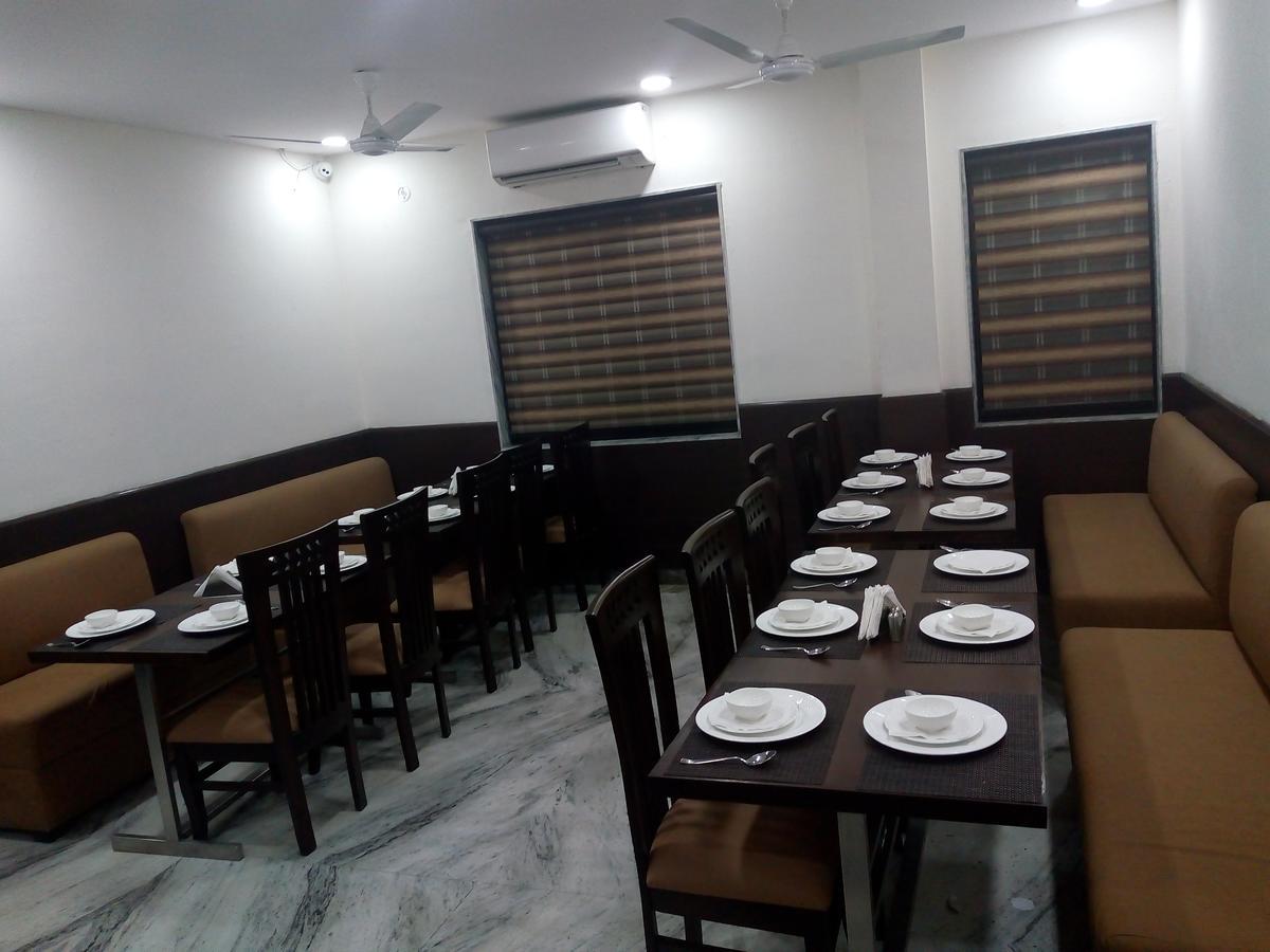 Hotel Sar Kamla Dham Skd Vrindavan Fully Vaccinated Staff المظهر الخارجي الصورة