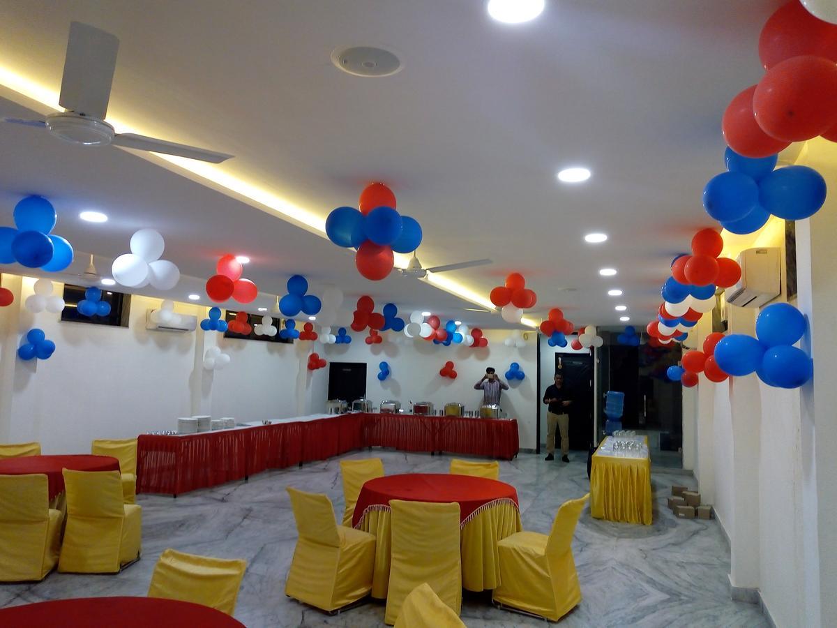 Hotel Sar Kamla Dham Skd Vrindavan Fully Vaccinated Staff المظهر الخارجي الصورة