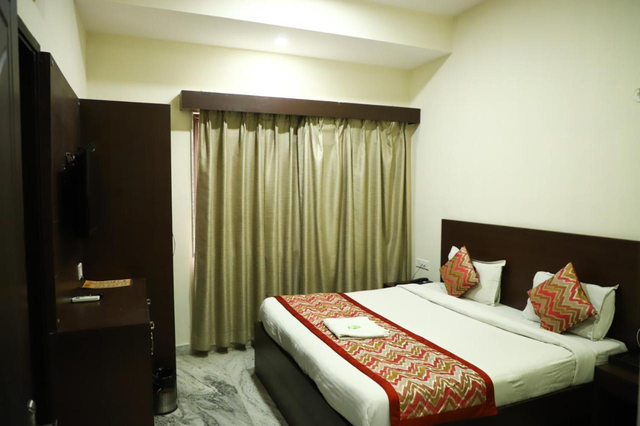 Hotel Sar Kamla Dham Skd Vrindavan Fully Vaccinated Staff المظهر الخارجي الصورة