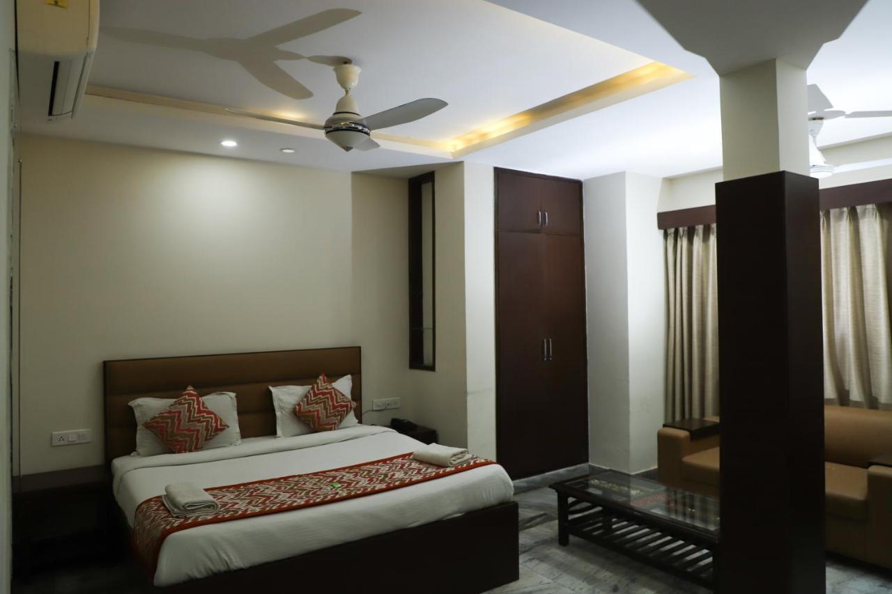 Hotel Sar Kamla Dham Skd Vrindavan Fully Vaccinated Staff المظهر الخارجي الصورة
